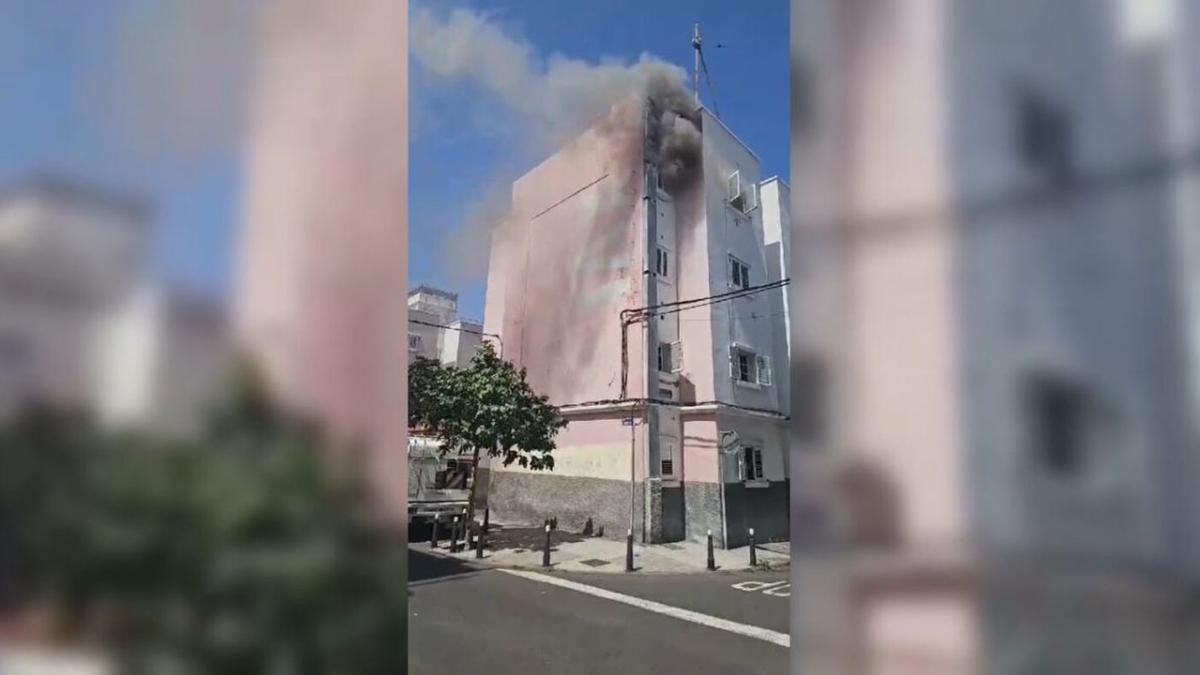 Incendio en un bloque de viviendas en Las Palmas de Gran Canaria