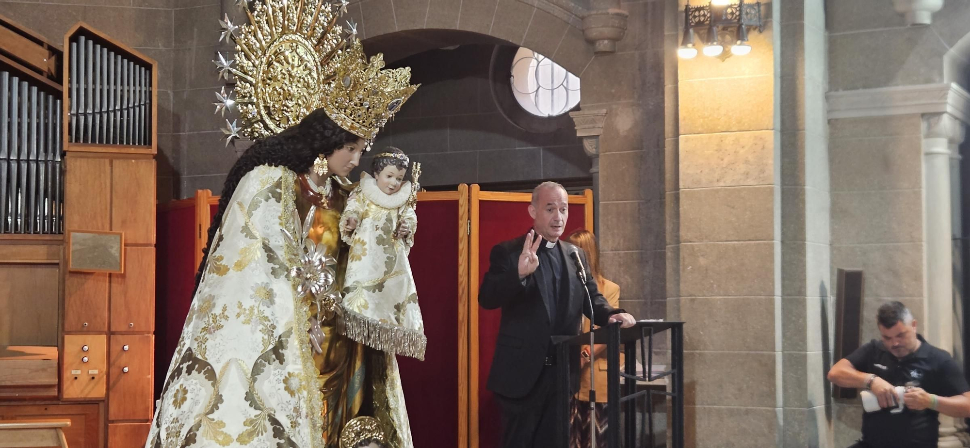 El Besamanos de falleras mayores y cortes 2024, en imágenes