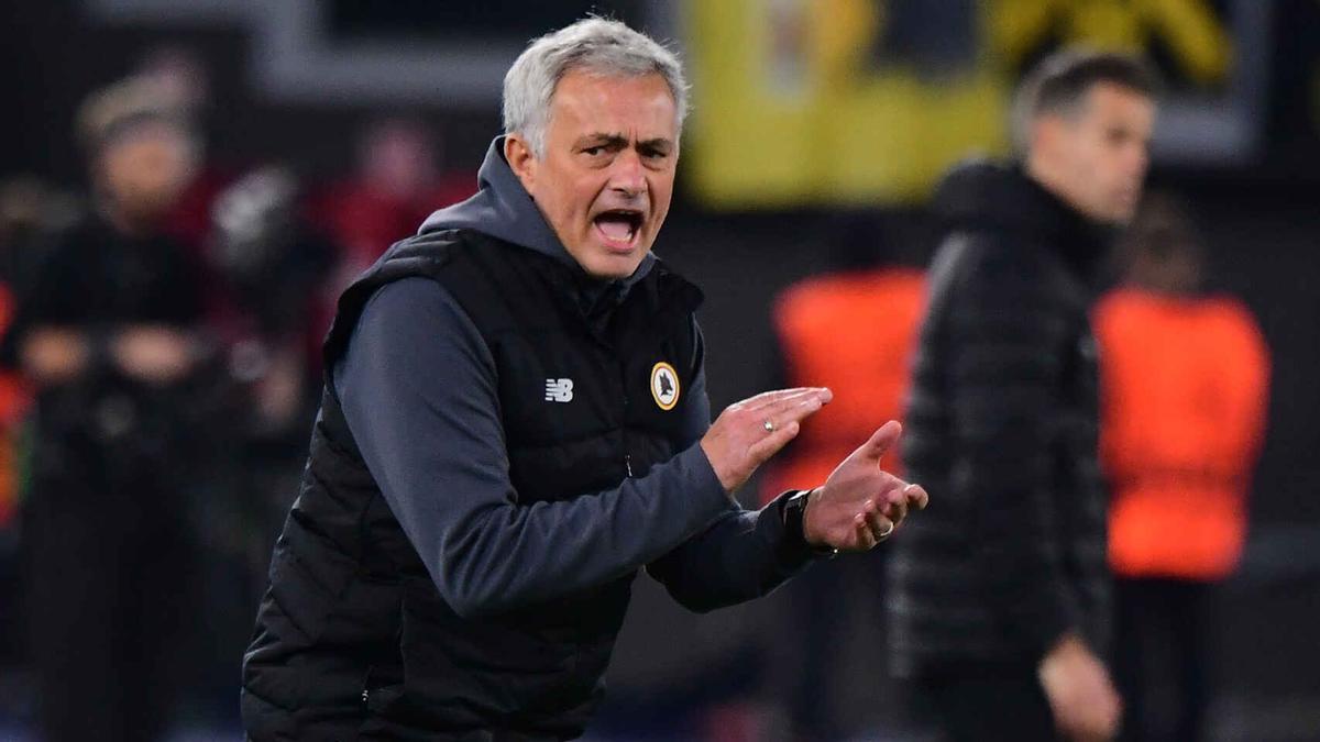 Mourinho durante un partido de la Roma