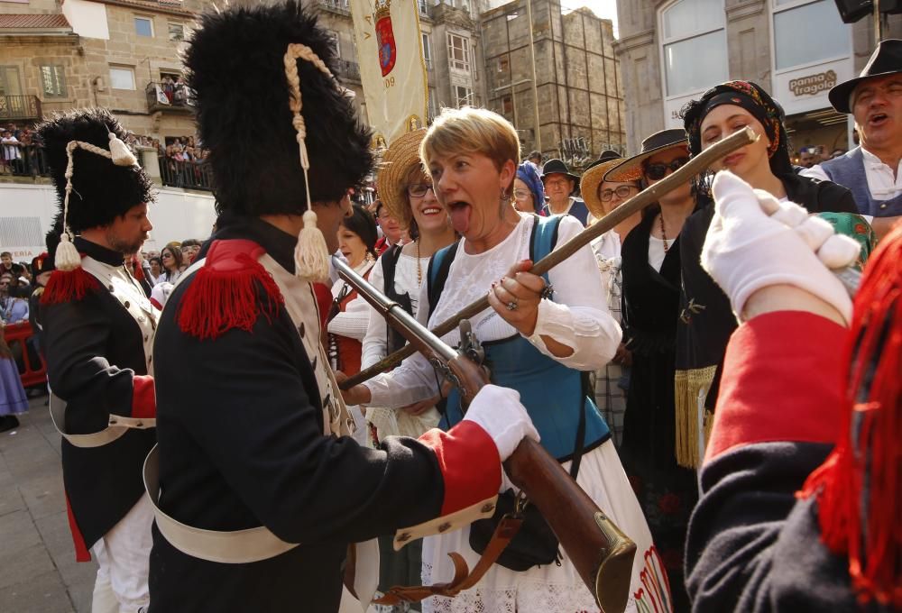 La representación de la expulsión de las tropas invasoras francesas congrega en el casco histórico a miles de personas para disfrutar del broche de oro a un fin de semana de fiesta.