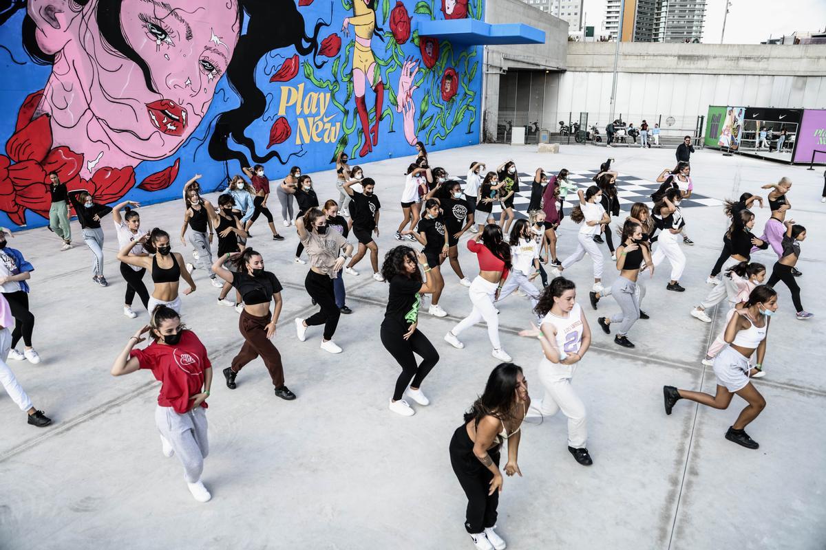 Dos escuelas de danza de Barcelona ensayan en 'Play Now'