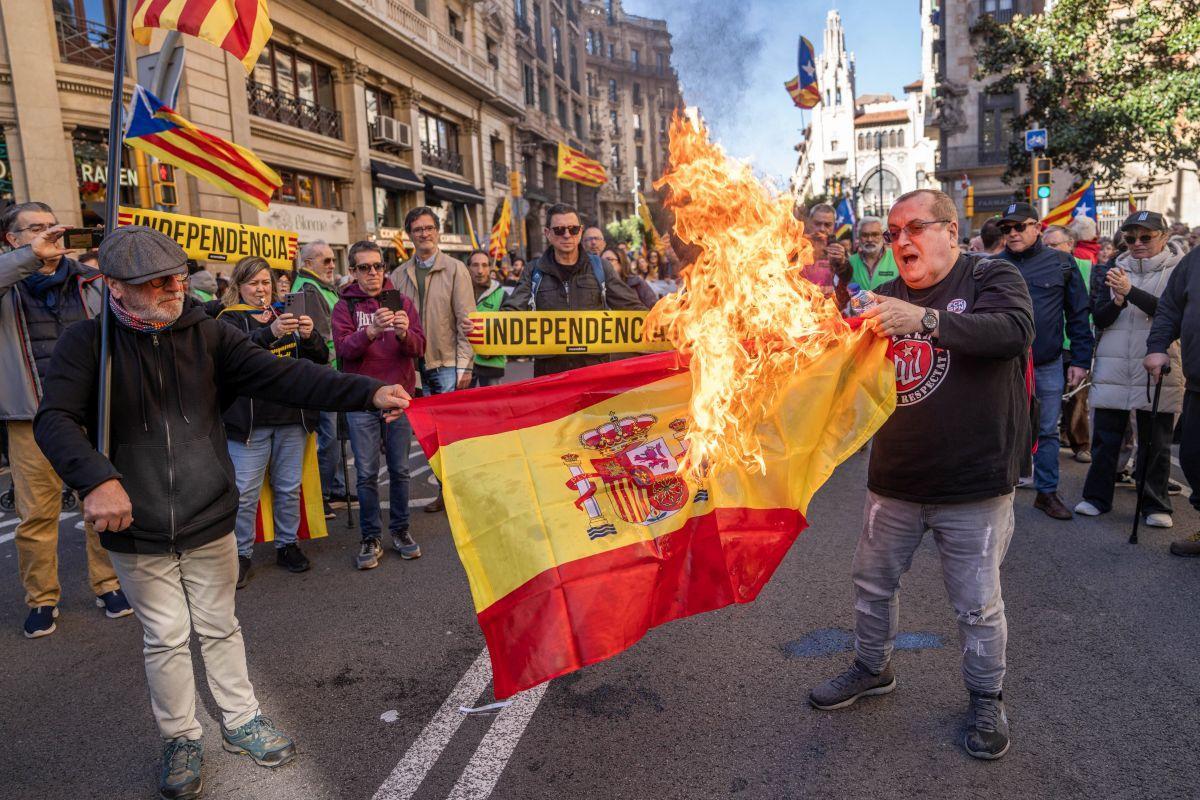Los partidos y entidades independentistas arremeten contra el Govern y el Estado por Rodalies