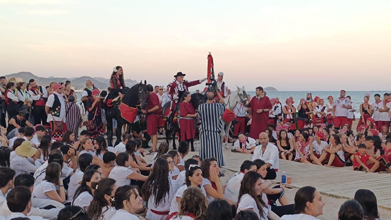 Así ha sido el Alijo de Contrabandistas y Piratas Corsarios en la Vila, asalto previo a la Gran Batalla