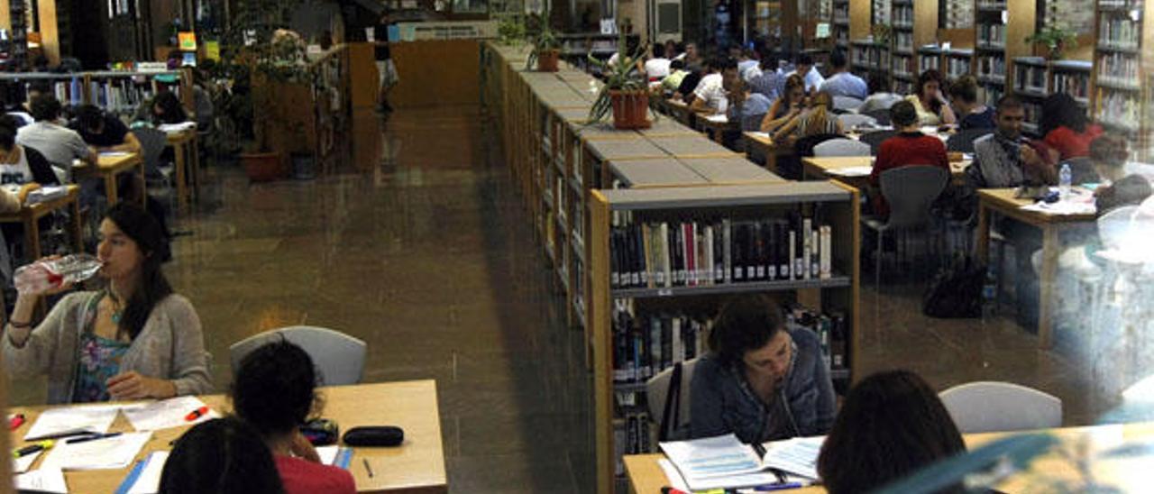 Cultura creará entre 14  y 16 bibliotecas de referencia y cerrará 4 centros menores