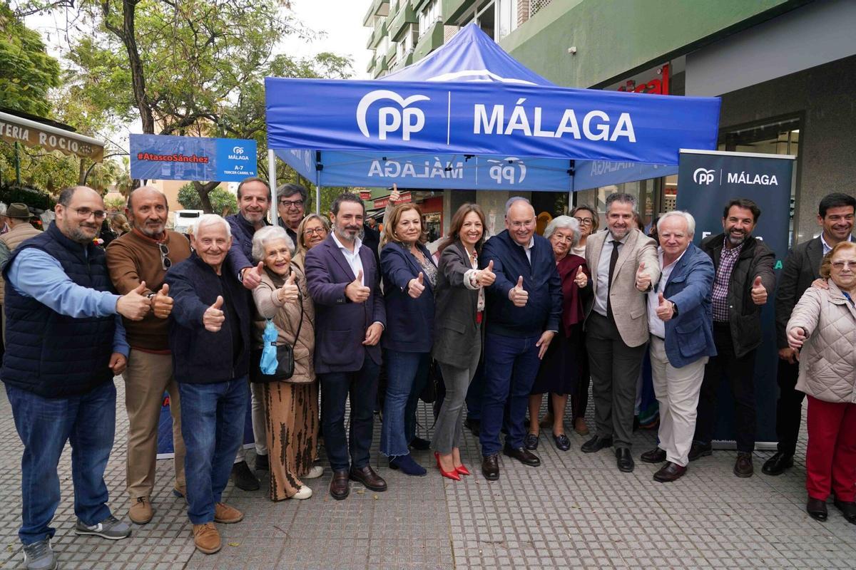 El secretario general del PP, Miguel Tellado, y la presidenta del PP de Málaga, Patricia Navarro, en precampaña.