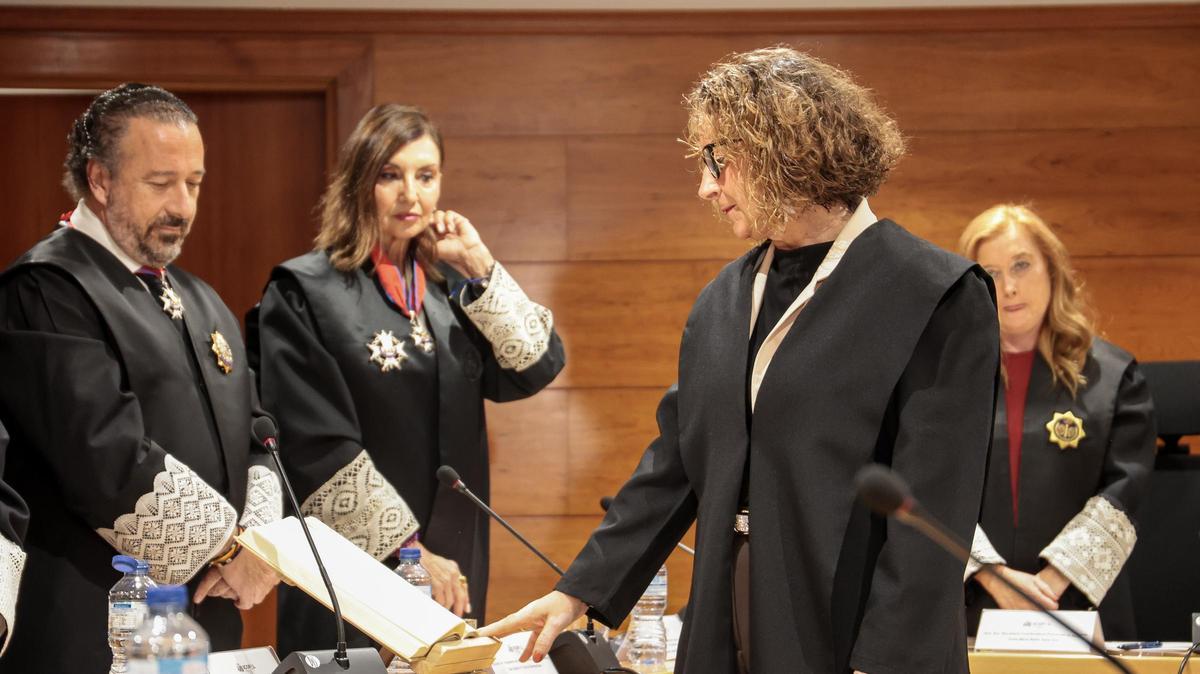 Acto de imposición de Togas y Juramento o Promesa de las colegiadas y colegiados incorporados en el último año al Ilustre Colegio Oficial de Procuradores de Alicante