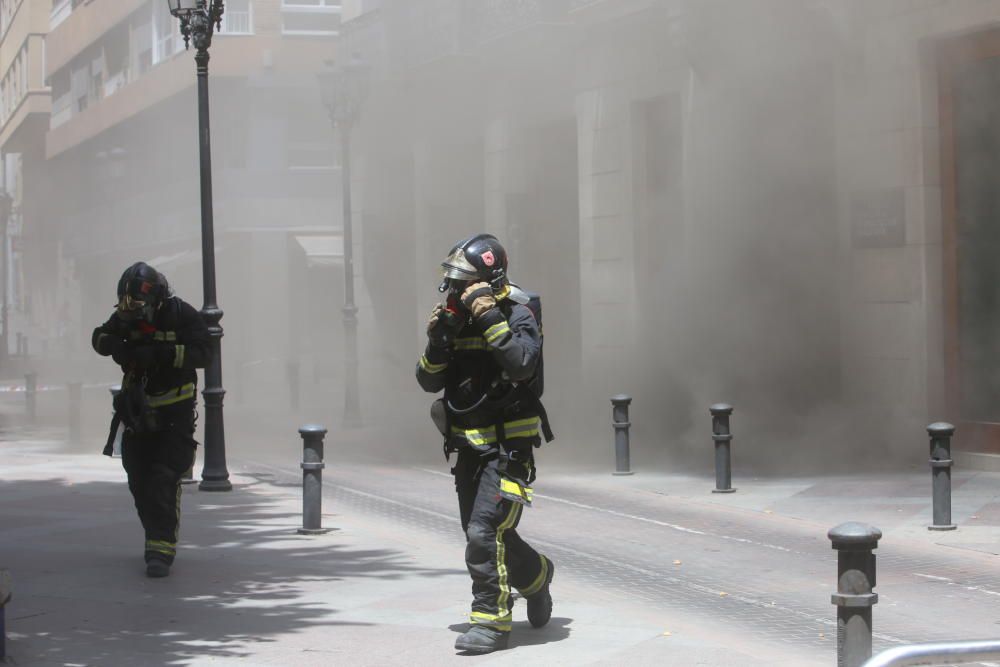 Los bomberos acúan en el Colegio de Arquitectos