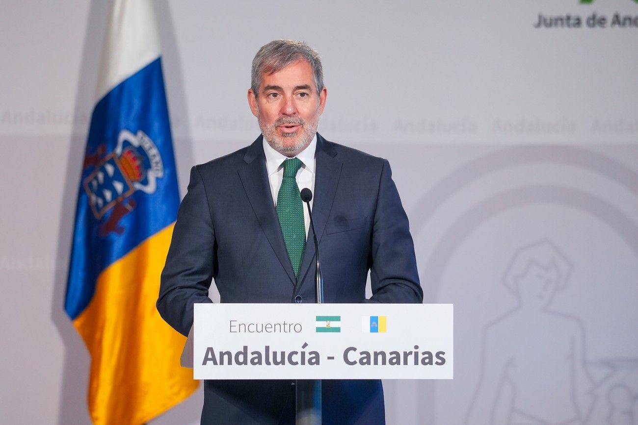 Imagen del encuentro de este miércoles entre los presidentes de Andalucía y Canarias, Juan Manuel Moreno y Fernando Clavijo