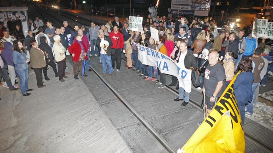 La Plataforma Pro-Soterramiento, en una protesta en La Senda de Los Garres.