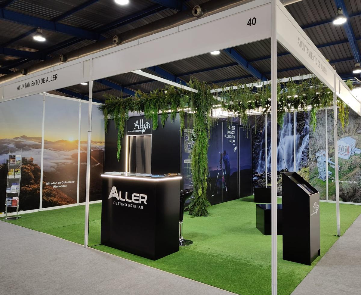 El stand del Ayuntamiento de Aller en FIDMA.