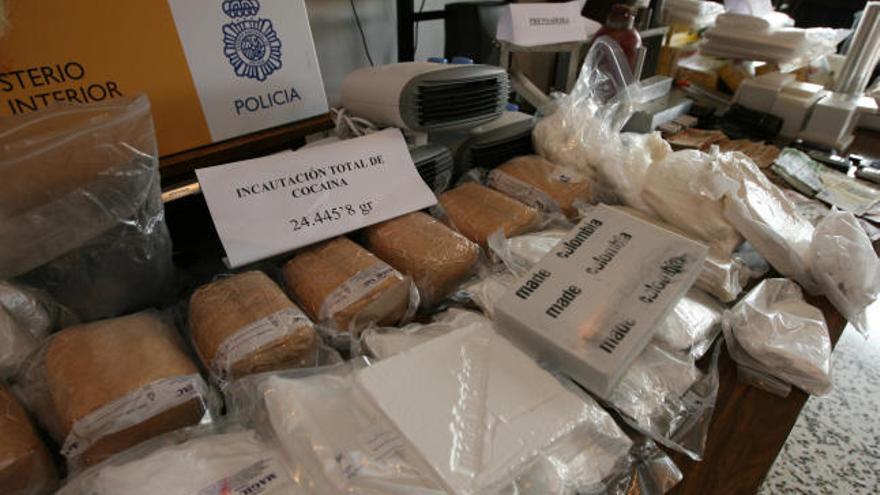 Imagen de archivo de un alijo de cocaína incautado en la isla