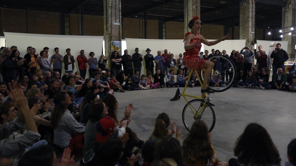 Espectaculos circense en el MUHBA Oliva Artes, anoche.