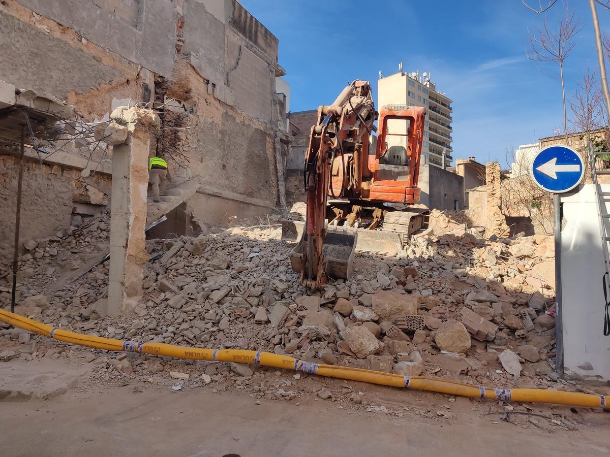 Vista de las obras de derribo desde la calle de l'Om.