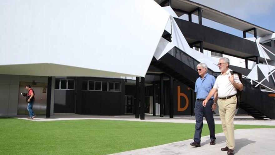 José Miguel Pérez y José Regidor visitan la ampliación del edificio de Humanidades de la ULPGC