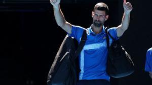 Djokovic es retira i Zverev es jugarà el títol contra Sinner