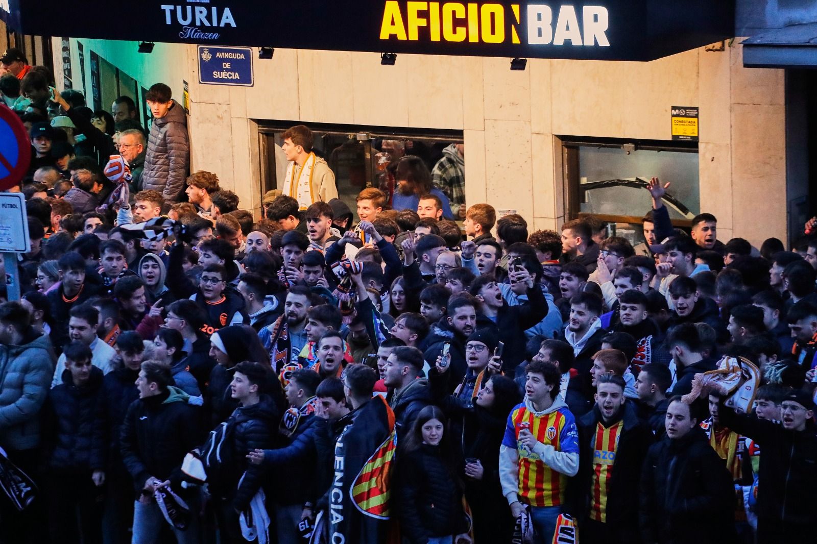 Así ha recibido la afición che al Valencia CF antes del partido contra el Athletic Club