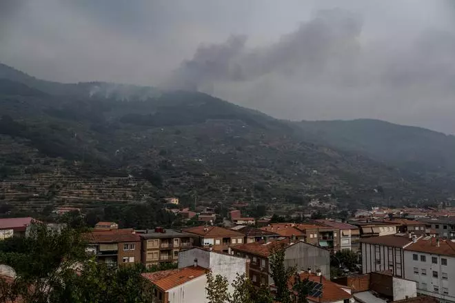 Fotogalería | Séptimo día del fuego de Jarilla, desde diferentes zonas: la vida en los pueblos, el ambiente y las llamas