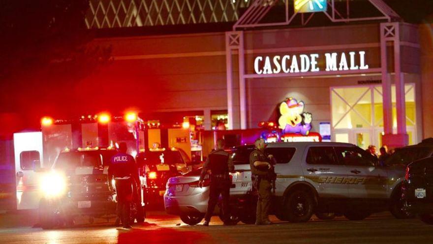 Cinco muertos en un tiroteo en un centro comercial de EEUU