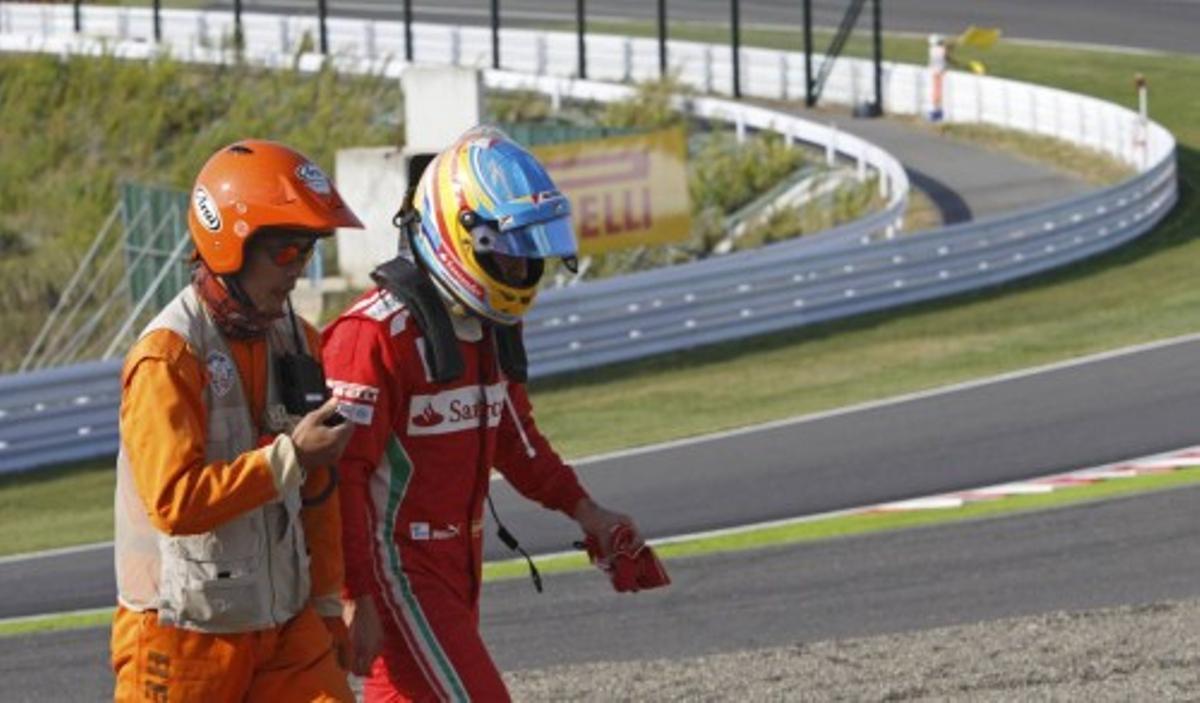 Alonso abandona tras salirse en la primera curva de Suzuka