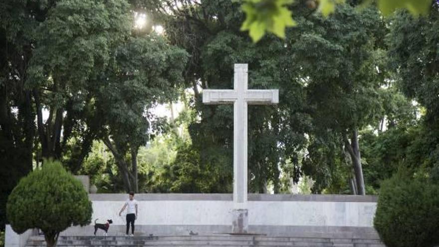 Recerca discrepa con el traslado de la Cruz de Ribalta e insiste en que se destruya