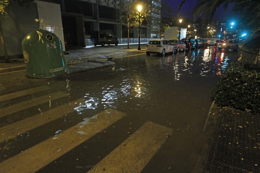 La calle Pio IX junto a la Rambleta, inundada