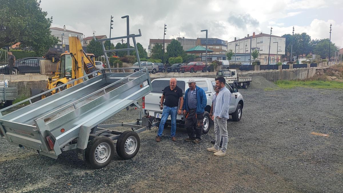Los dos nuevos vehículos del parque municipal de Rodeiro.