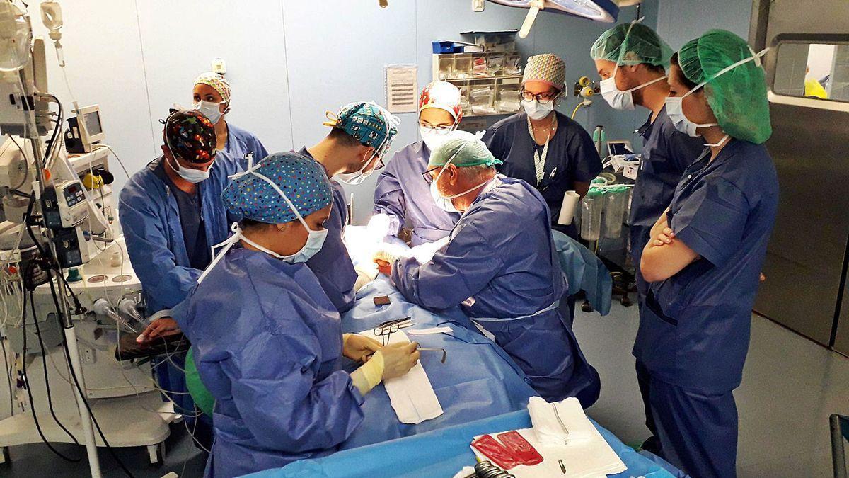 Los hospitales vuelven a operar por la tarde en un intento de contener la lista de espera