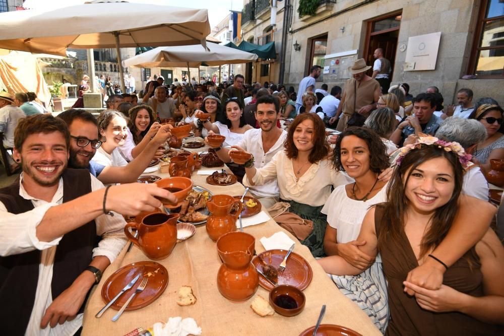 Miles de asistentes consolidan la Feira Franca como una de las fiestas históricas más destacadas de Galicia