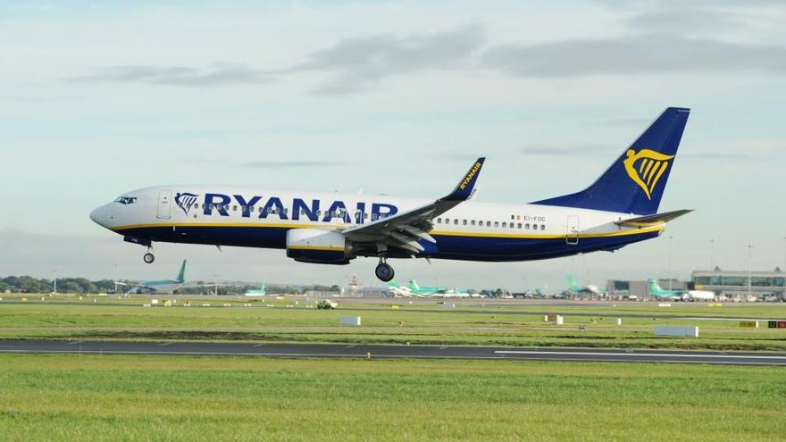 Ryanair retrasa hasta el 15 de enero la tasa de cinco euros por equipaje de mano