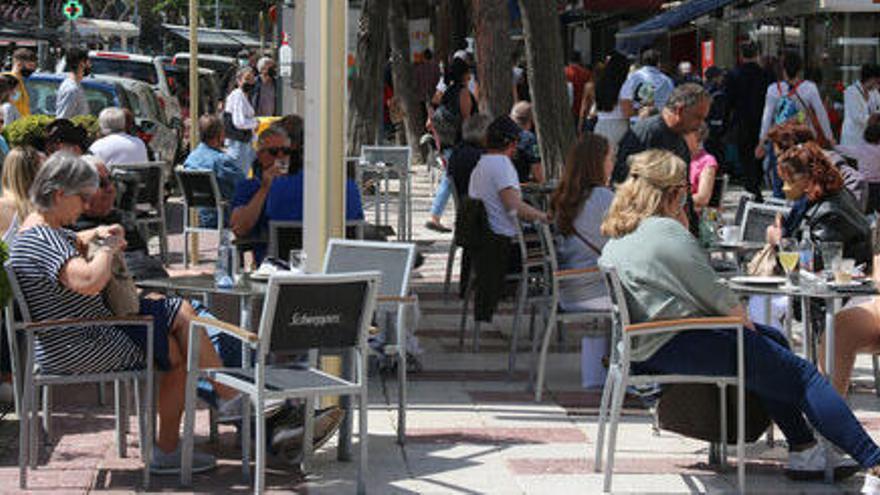 Les terrasses i els passejos de la Costa Brava s&#039;omplen amb el bon temps