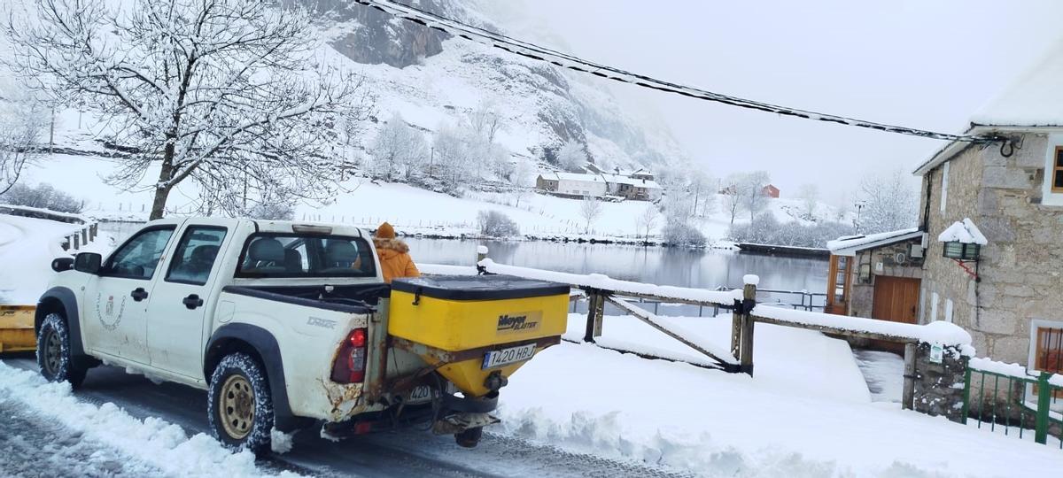 EN IMÁGENES: La nieve cubre de blanco algunos concejos asturianos