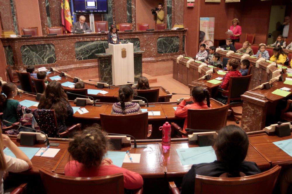 Pleno infantil en la Asamblea Regional