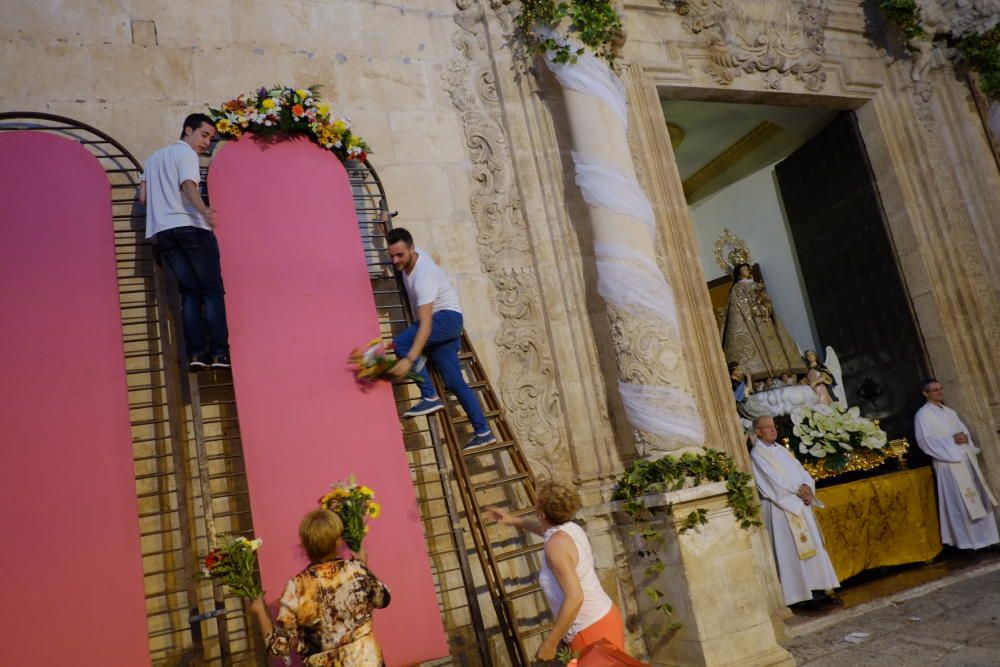 Ofrenda de flores en Aspe