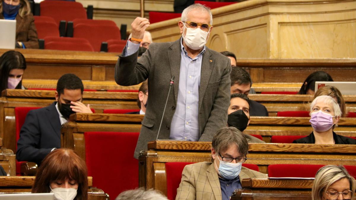 El president de Cs al Parlament, Carlos Carrizosa, intervé en la sessió de control del ple del Parlament