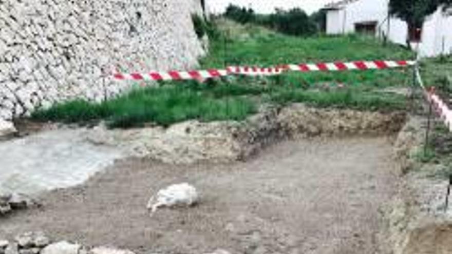 Descubren en la Cova de les Bruixes de Benitatxell un silo de época andalusí