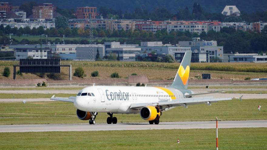 Un avión de Condor, la aerolínea filial de Thomas Cook.