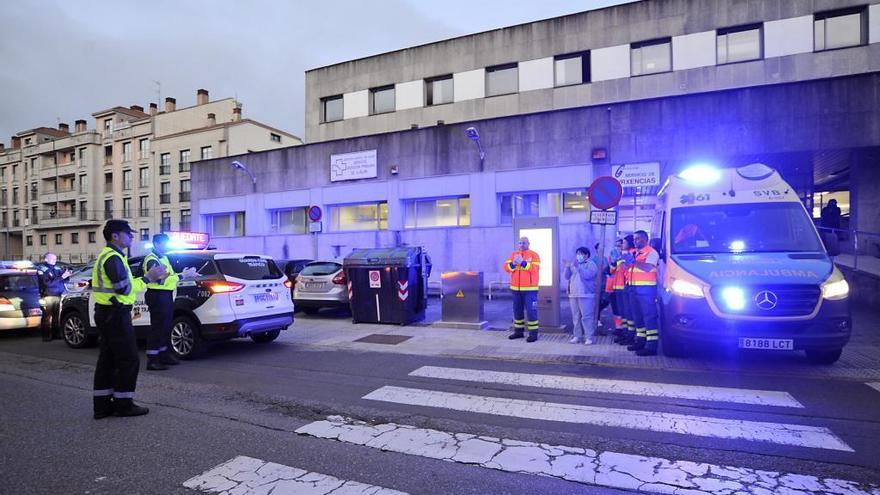 Homenaje a los sanitarios de Lalín por parte de fuerzas de seguridad. // Bernabé/Javier Lalín