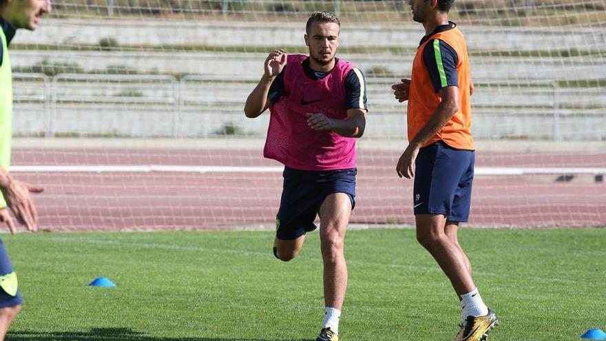 Javier Ontiveros, en un entrenamiento con el Málaga CF