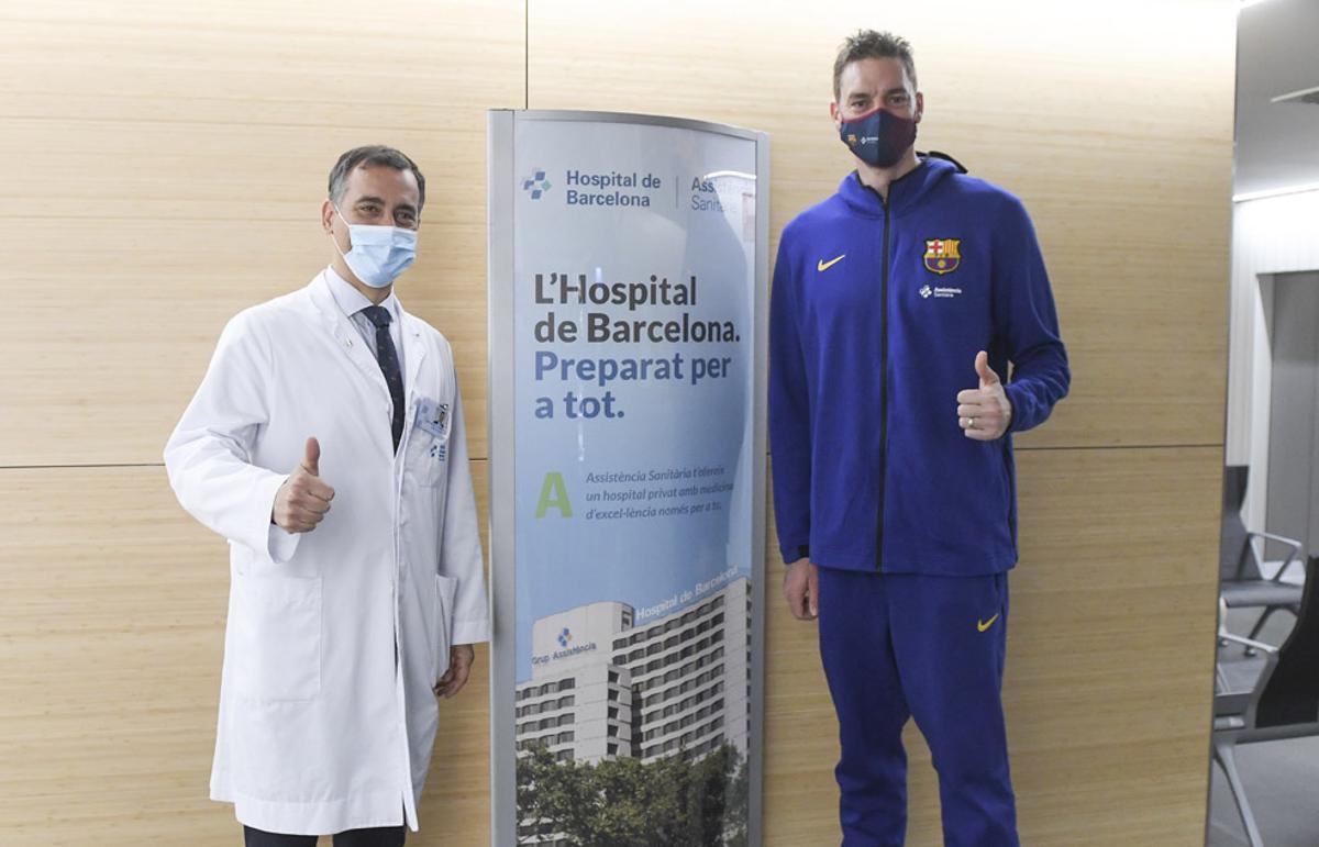 Pau Gasol superó la revisión médica correspondiente a su fichaje por el FC Barcelona, entre el Hospital de Barcelona y el Centro Médico de la Ciudad Deportiva. Pau Gasol superó la revisión médica correspondiente a su fichaje por el FC Barcelona, entre el Hospital de Barcelona y el Centro Médico de la Ciudad Deportiva.