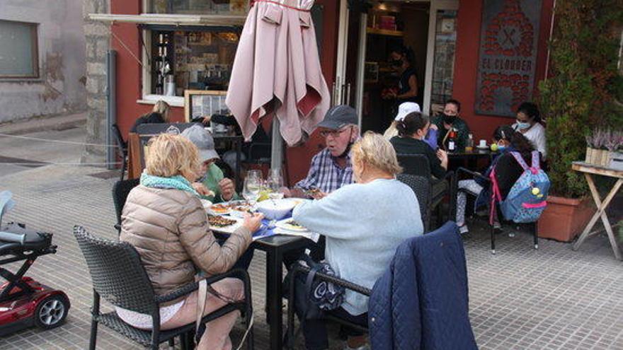 Es restringeix encara més les trobades socials, que ja estaven limitades a 10 persones.