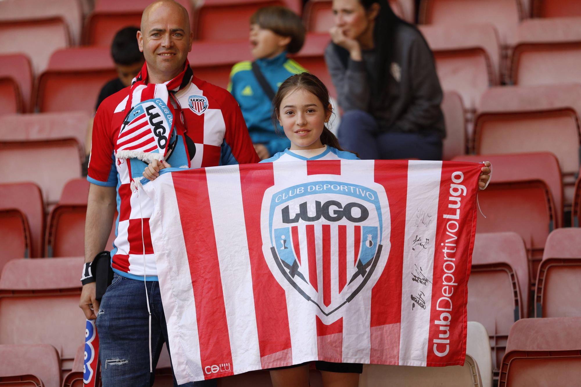 EN IMÁGENES: El Sporting vence al Lugo en El Molinón con un gran ambiente