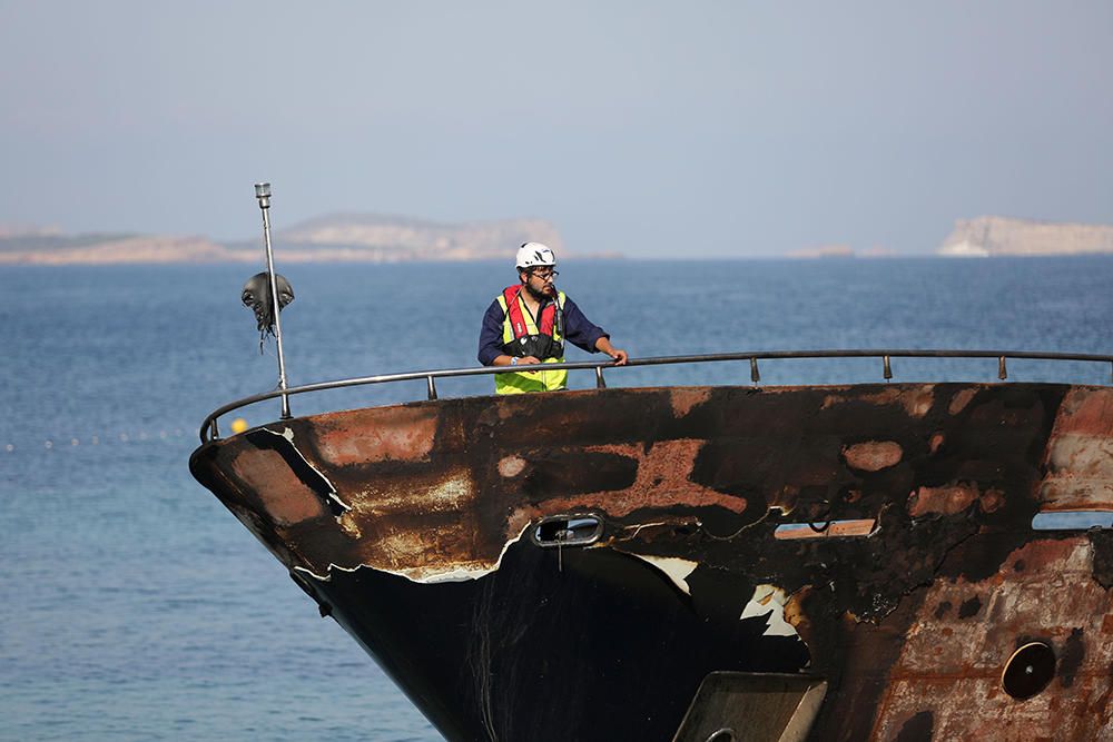 Frustrado el primer intento de sacar el 'Harmonya' de es Caló des Moro