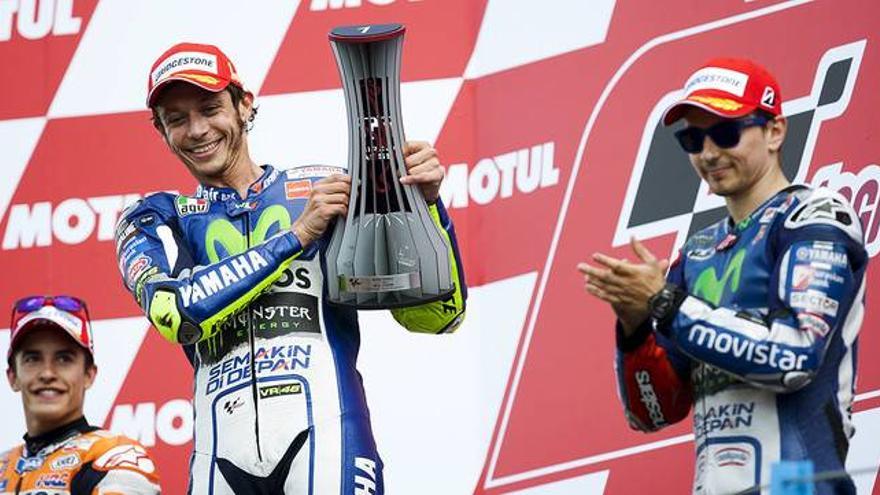 Espectacular duelo entre Rossi y Márquez, con triunfo final del &#039;Doctor&#039;