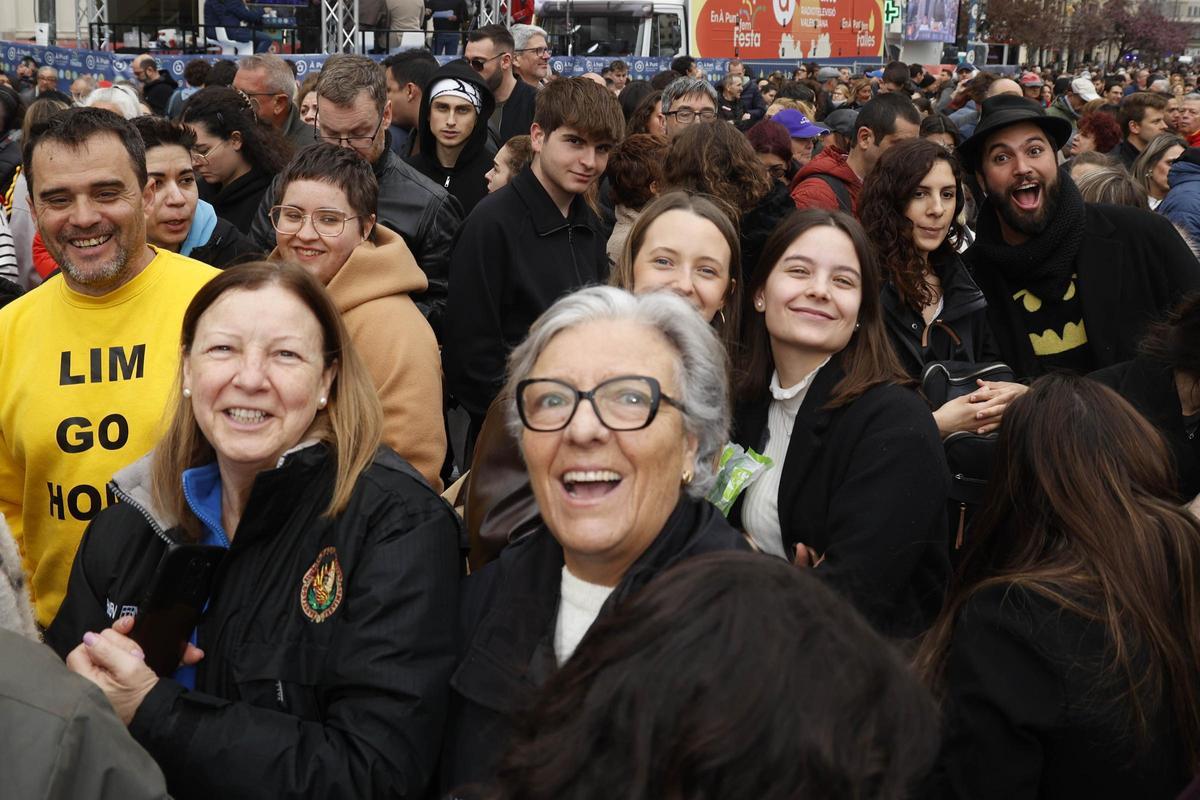 Búscate en la mascletà del 3 de marzo en la plaza del Ayuntamiento de València