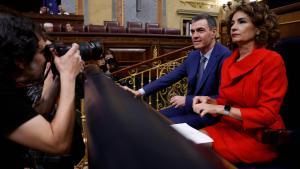 El presidente del Gobierno, Pedro Sánchez, y la vicepresidenta primera y ministra de Hacienda, María Jesús Montero.