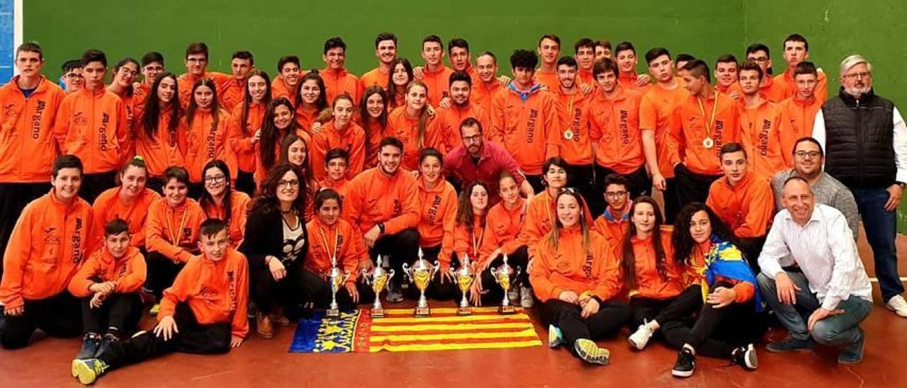 La comitiva valenciana celebró la victoria en las instalaciones carletinas.