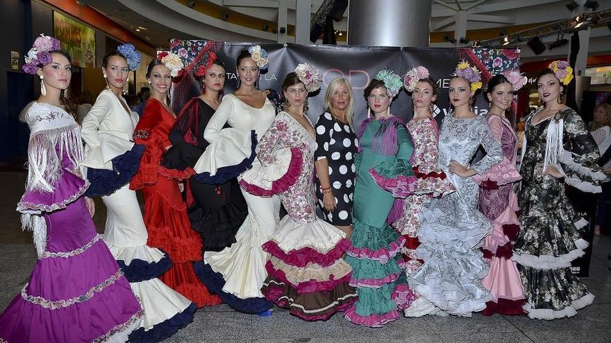 Participantes del desfile de moda flamenca celebrado el año pasado.