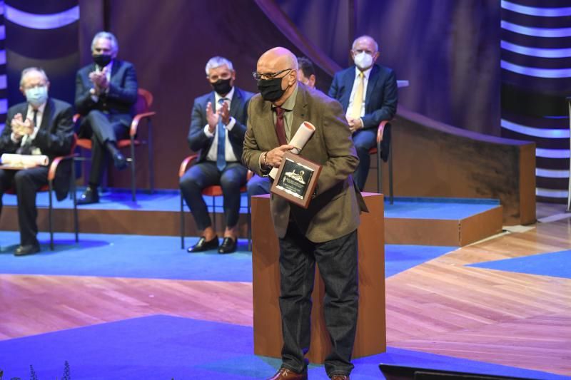 Acto de entrega de honores y distinciones del Cabildo.