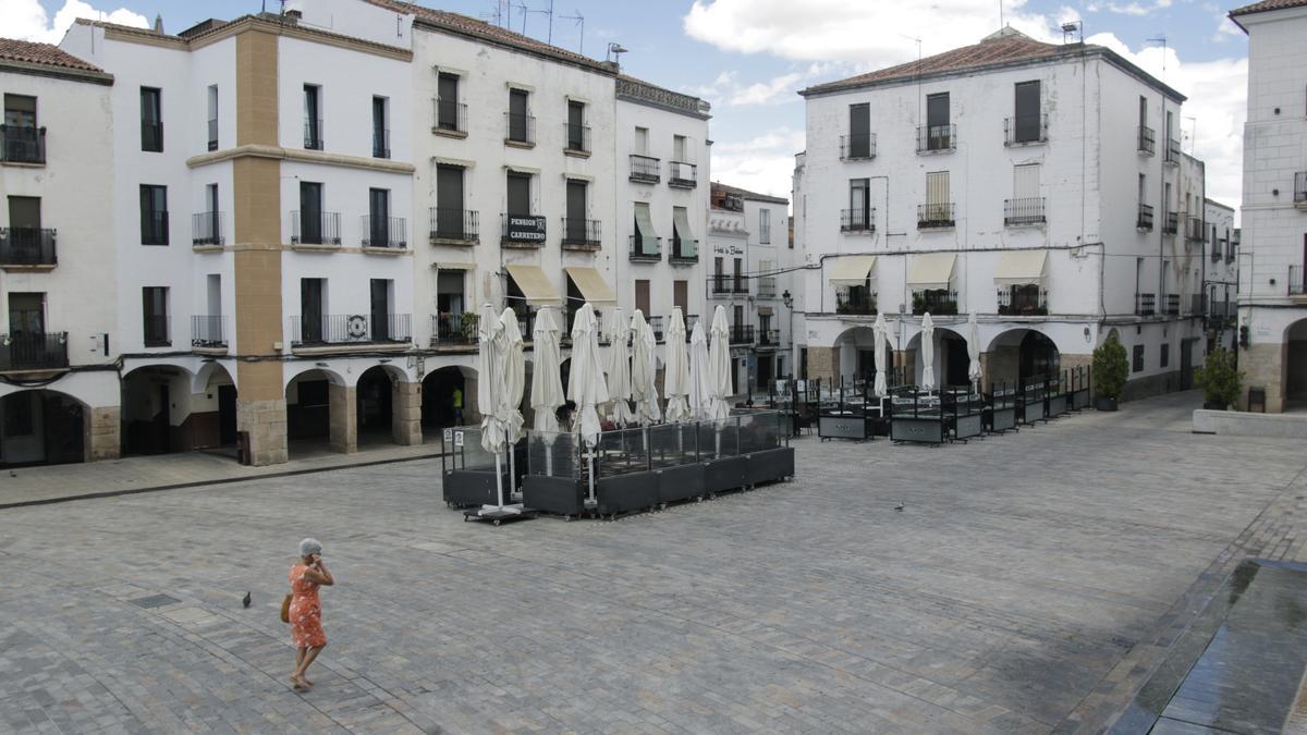 Imagen de terrazas en la plaza Mayor de Cáceres.