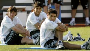 Juan Román Riquelme junto a Messi en un entrenamiento